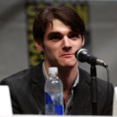 RJ Mitte aka Walt junior in the popular AMC TV series "Breaking bad" suffers from cerebral palsy. Which disease does he suffers from in the real life?